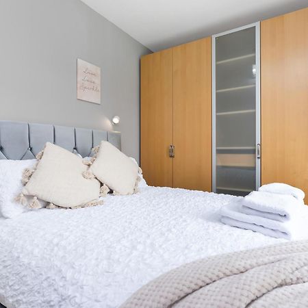 Crewe Apartment - 2 Bed, Free Off Street Parking And Private Garden EDI Exterior foto